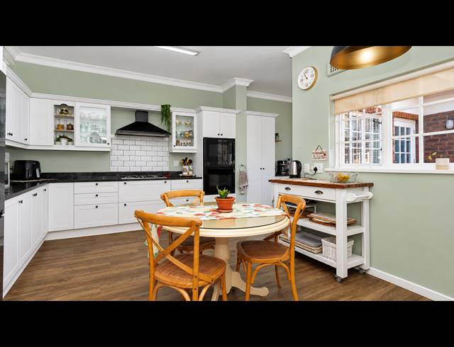 3 BEDROOM TOWNHOUSE FOR SALE IN HILLDENE
